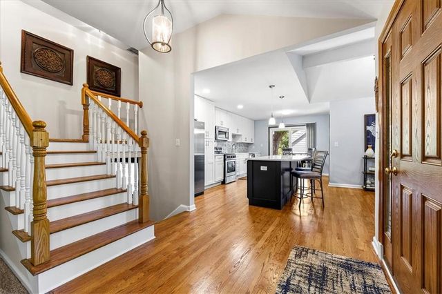 9010 W 104th Terrace, Overland Park, KS 66212