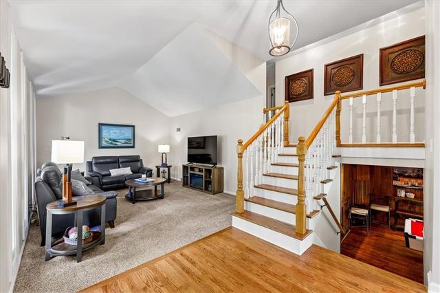 9010 W 104th Terrace, Overland Park, KS 66212