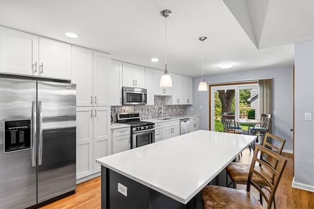 9010 W 104th Terrace, Overland Park, KS 66212