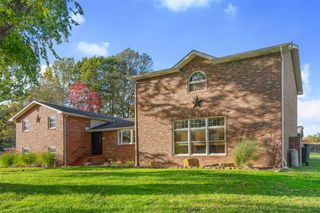 462 Fairlane Blvd, New Galilee, PA 16141