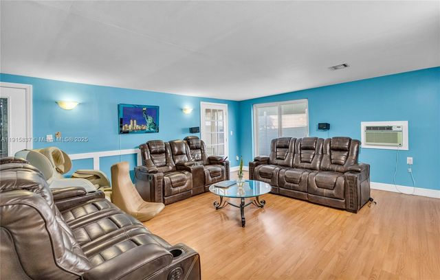 3462 Harness Cir, Wellington, FL 33449