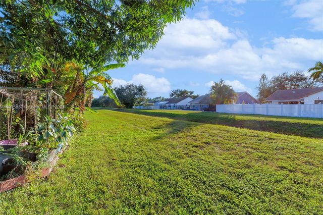 3462 Harness Cir, Wellington, FL 33449