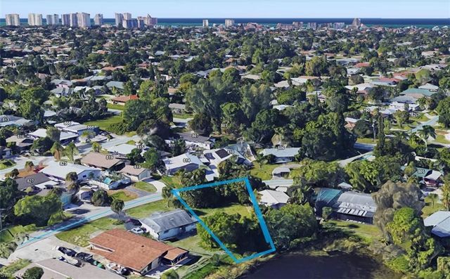 817 107th AVE N, Naples, FL 34108