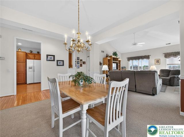 19 Glenmoor Circle, Easton, PA 18045