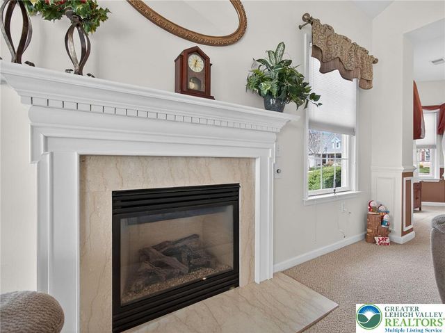 19 Glenmoor Circle, Easton, PA 18045