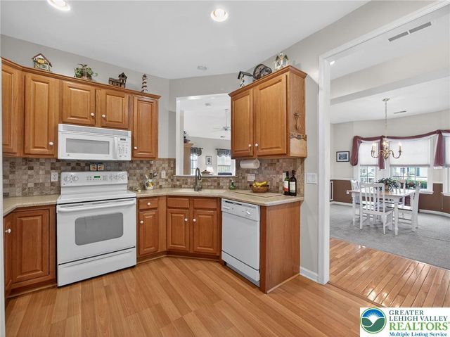 19 Glenmoor Circle, Easton, PA 18045