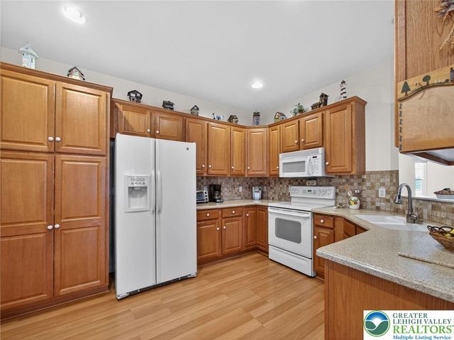 19 Glenmoor Circle, Easton, PA 18045