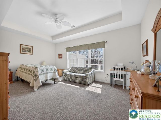 19 Glenmoor Circle, Easton, PA 18045