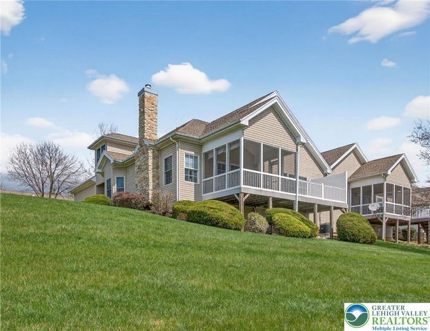 19 Glenmoor Circle, Easton, PA 18045