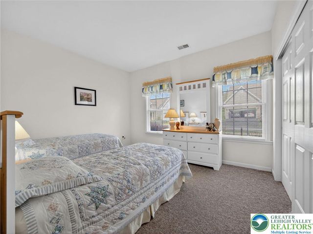 19 Glenmoor Circle, Easton, PA 18045