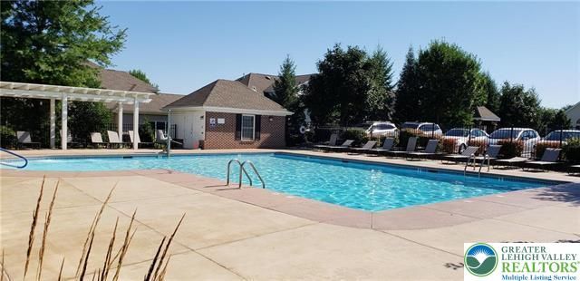 19 Glenmoor Circle, Easton, PA 18045