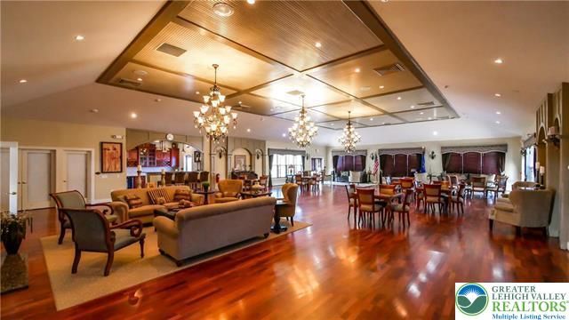 19 Glenmoor Circle, Easton, PA 18045