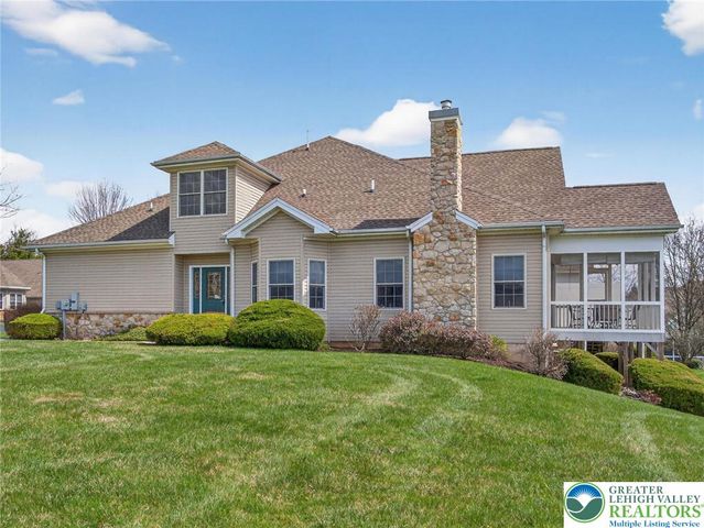 19 Glenmoor Circle, Easton, PA 18045