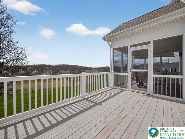 19 Glenmoor Circle, Easton, PA 18045