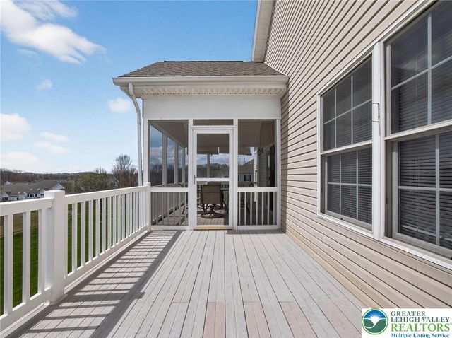 19 Glenmoor Circle, Easton, PA 18045