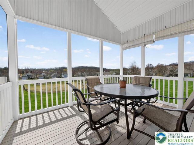 19 Glenmoor Circle, Easton, PA 18045
