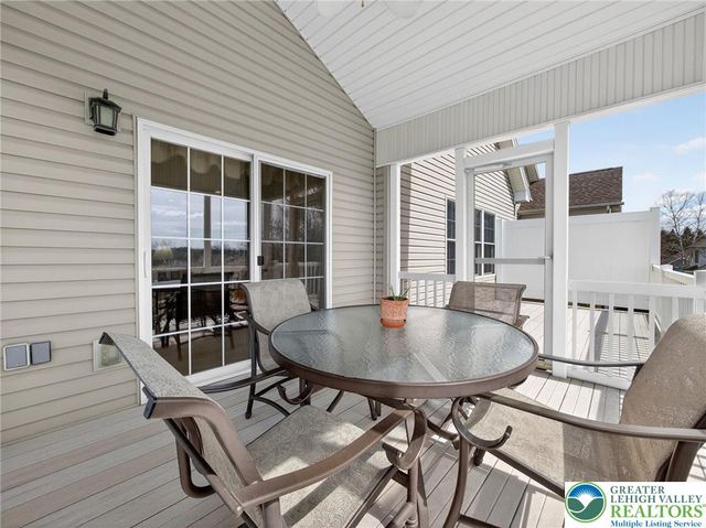 19 Glenmoor Circle, Easton, PA 18045