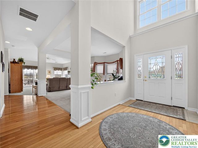 19 Glenmoor Circle, Easton, PA 18045