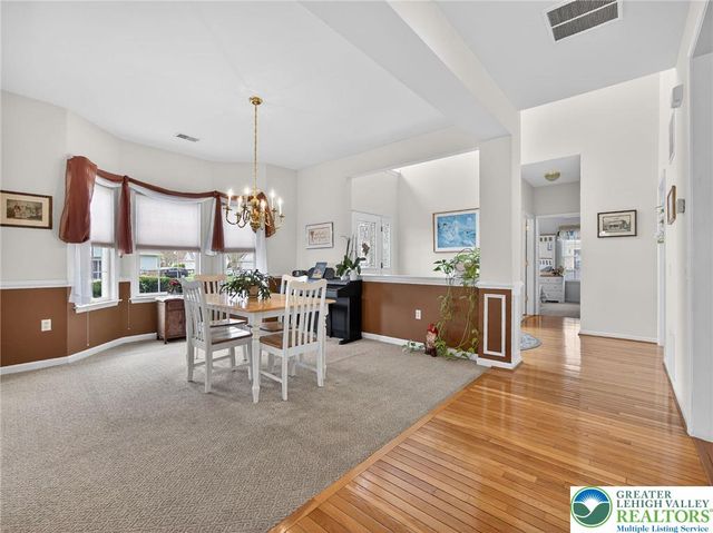 19 Glenmoor Circle, Easton, PA 18045