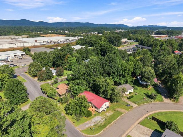 303 Lesley Drive, Dalton, GA 30721