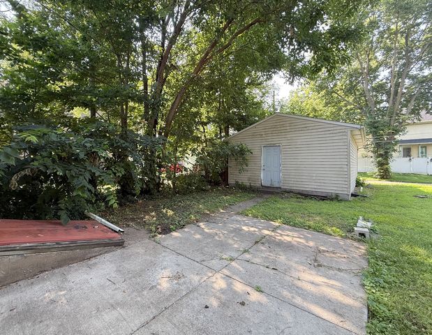 2218 6th Avenue, Rock Island, IL 61201