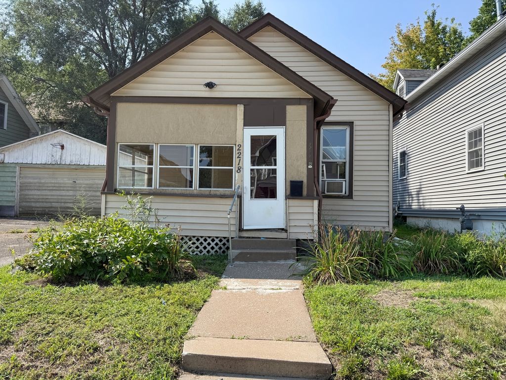 2218 6th Avenue, Rock Island, IL 61201