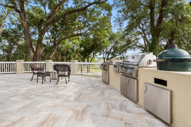10745 Plantation Lane, Gulfport, MS 39503