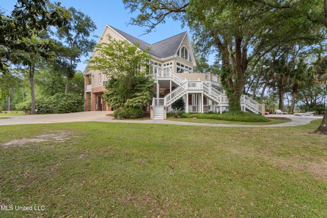 10745 Plantation Lane, Gulfport, MS 39503
