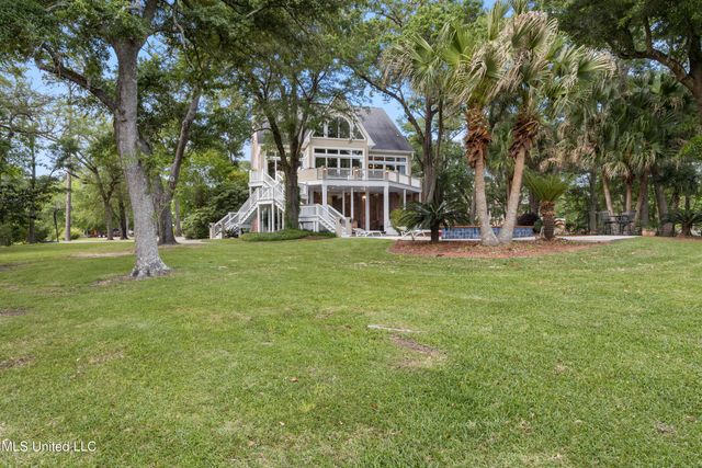 10745 Plantation Lane, Gulfport, MS 39503