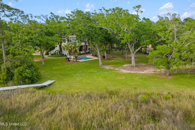 10745 Plantation Lane, Gulfport, MS 39503