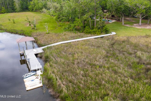 10745 Plantation Lane, Gulfport, MS 39503