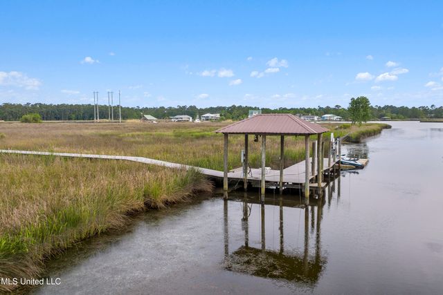 10745 Plantation Lane, Gulfport, MS 39503