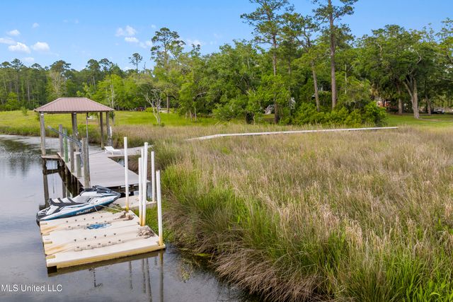 10745 Plantation Lane, Gulfport, MS 39503