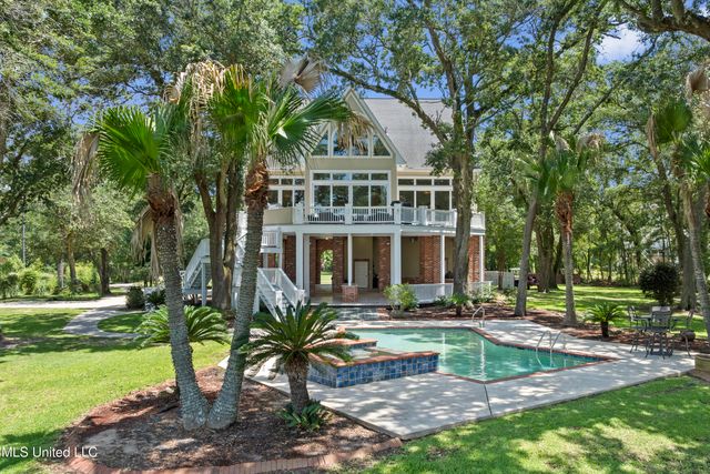 10745 Plantation Lane, Gulfport, MS 39503