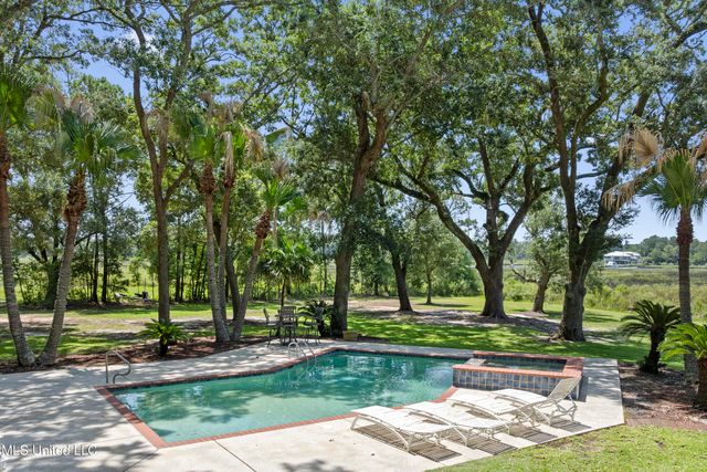 10745 Plantation Lane, Gulfport, MS 39503
