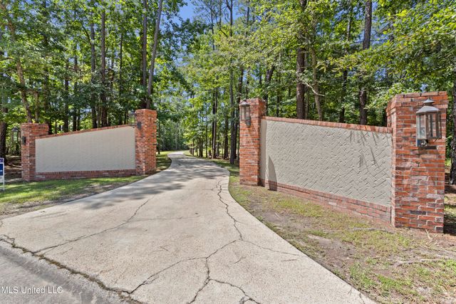 10745 Plantation Lane, Gulfport, MS 39503