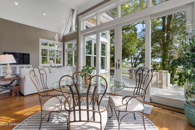 10745 Plantation Lane, Gulfport, MS 39503