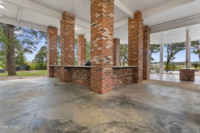 10745 Plantation Lane, Gulfport, MS 39503