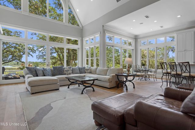 10745 Plantation Lane, Gulfport, MS 39503