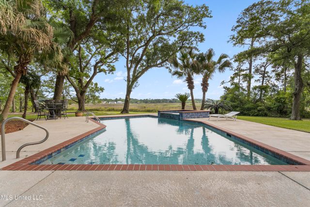 10745 Plantation Lane, Gulfport, MS 39503