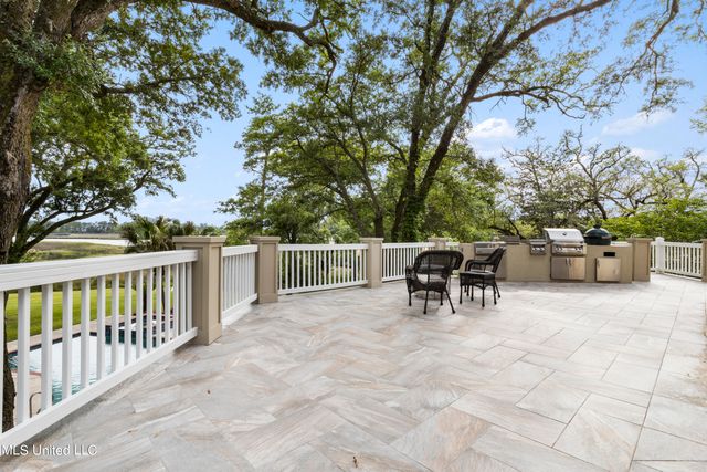 10745 Plantation Lane, Gulfport, MS 39503