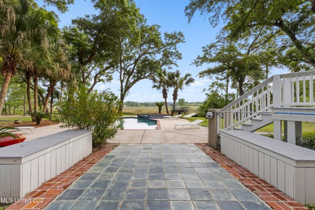 10745 Plantation Lane, Gulfport, MS 39503