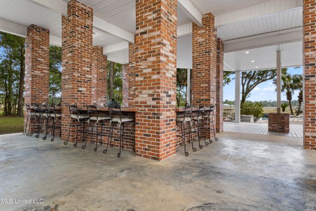 10745 Plantation Lane, Gulfport, MS 39503