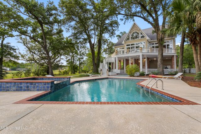 10745 Plantation Lane, Gulfport, MS 39503