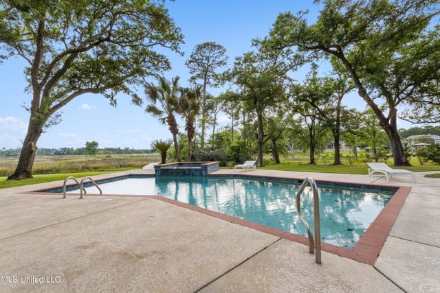 10745 Plantation Lane, Gulfport, MS 39503