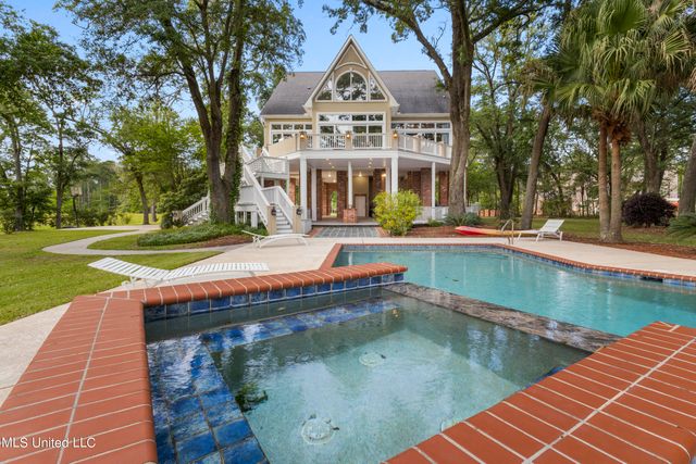 10745 Plantation Lane, Gulfport, MS 39503