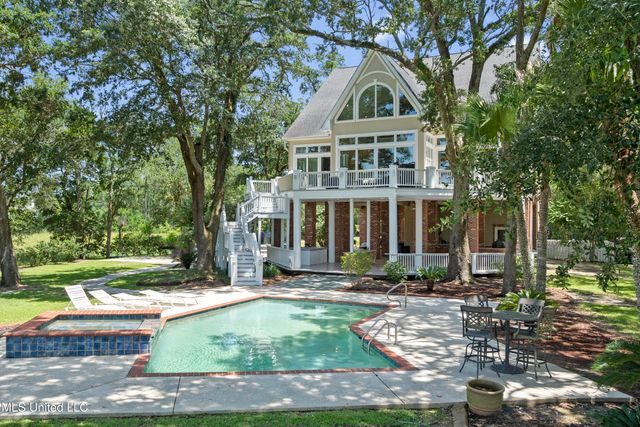 10745 Plantation Lane, Gulfport, MS 39503
