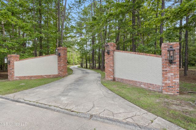 10745 Plantation Lane, Gulfport, MS 39503
