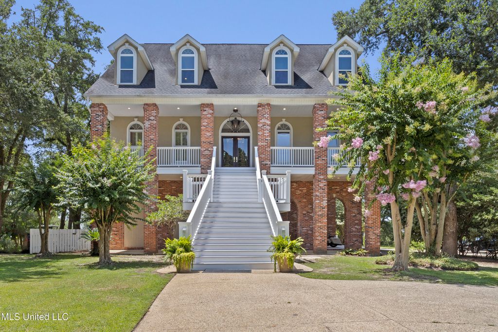 10745 Plantation Lane, Gulfport, MS 39503