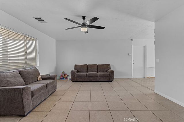 18563 Yucca Street, Hesperia, CA 92345